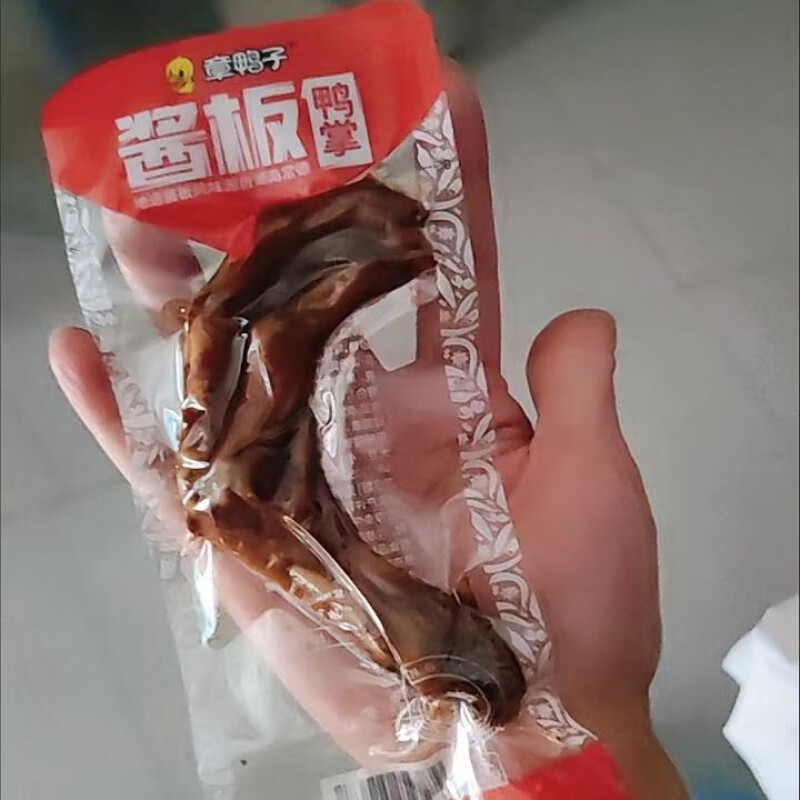 章鴨子湖南特產(chǎn)散稱(chēng)245g香辣鴨掌即食麻辣小零食鹵味鴨爪休閑零食 香辣味245g*1袋zx