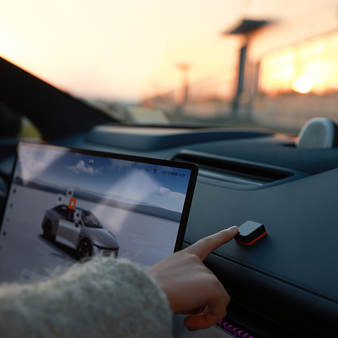 极氪灵动贴 专属生态 无线连接 个性化设置 长续航 适配极氪车型 两只