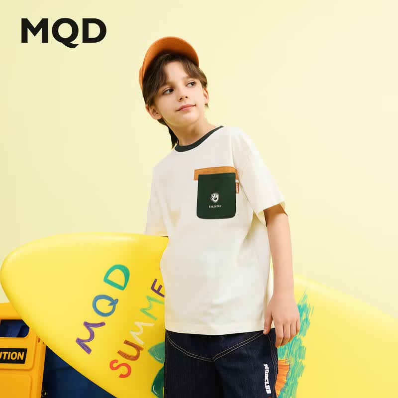 马骑顿（MQD）男大童夏季新品学院风潮酷休闲拼色口袋短袖亲肤轻薄T恤 米白 150