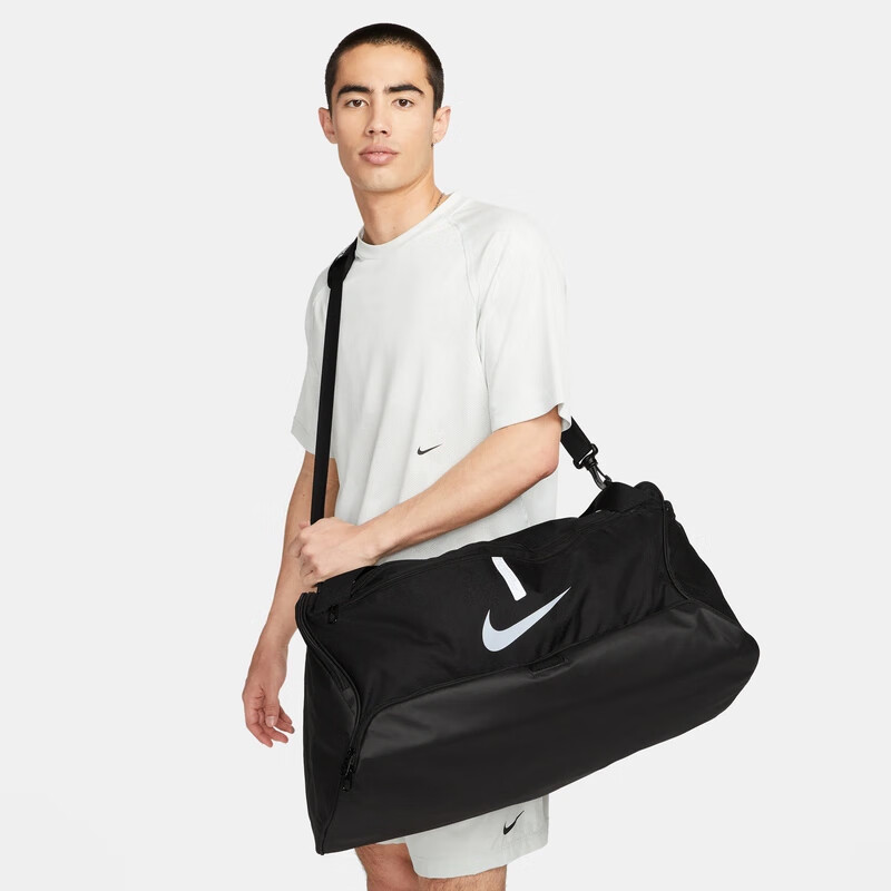 耐克耐克（NIKE）運(yùn)動(dòng)包 桶包 旅行包 單肩包 健身包 訓(xùn)練桶包CU8090-010