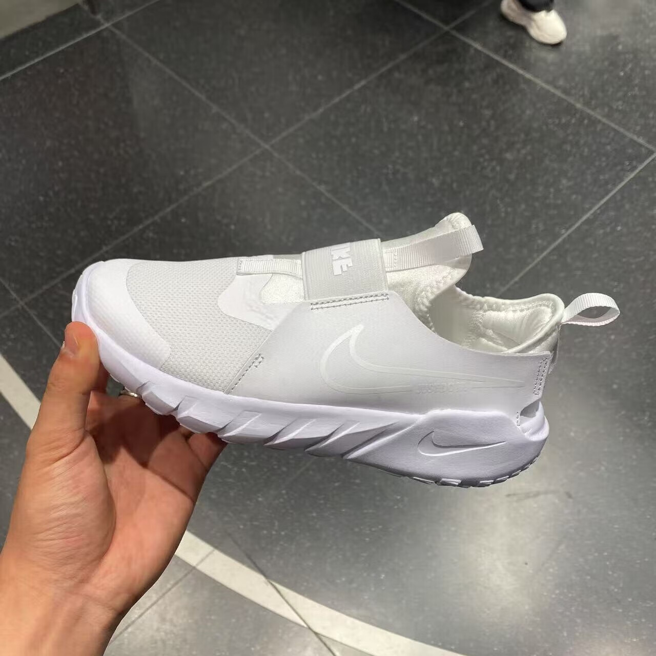 �Ϳˣ�NIKE��ŮЬ�ﶬ���¿�˶�ЬFLEX RUNNER 2�����ͯ�ܲ�Ьһ�ŵ��� DJ6038-100 37.5