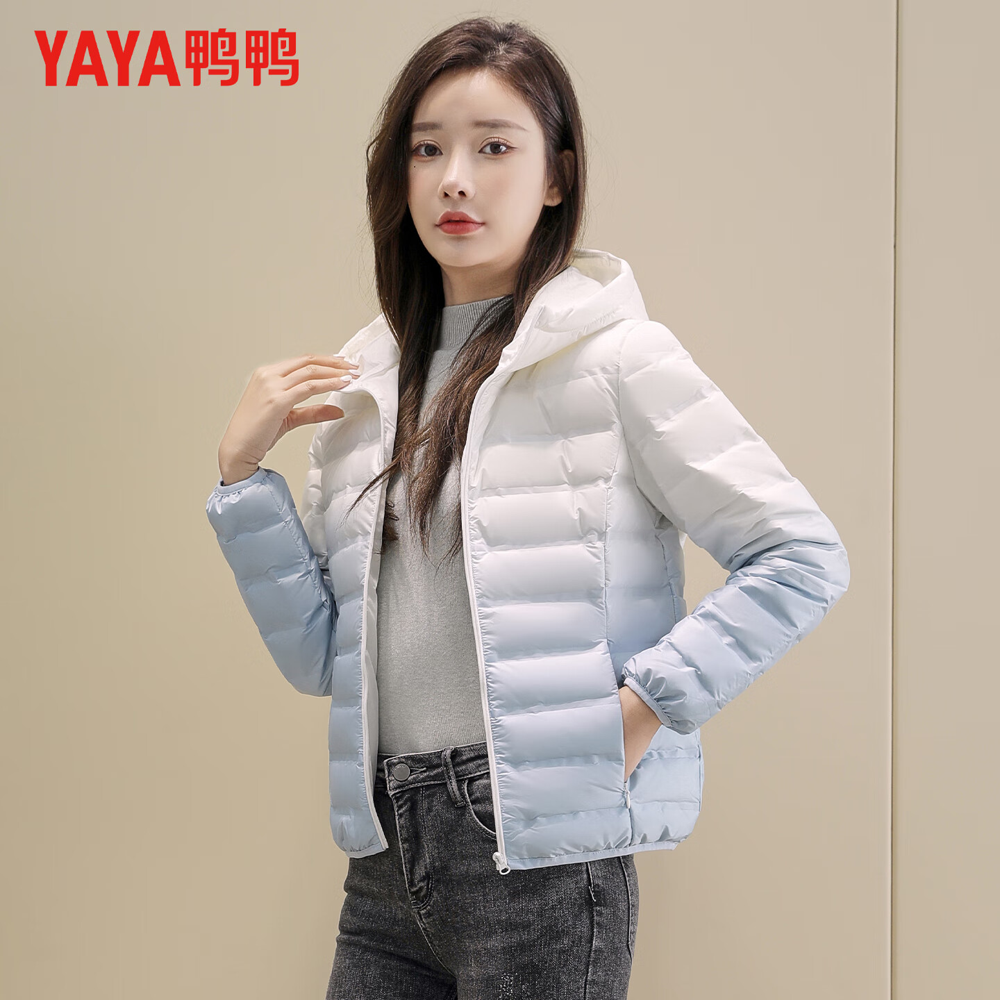 鸭鸭(YAYA)羽绒服女短款连帽渐变2026秋冬反季轻便休闲时尚百搭外套 渐变蓝色 S (155)