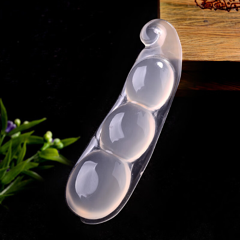 冰种玉髓相思豆吊坠正品玛瑙四季豆玉坠挂件女款简约风