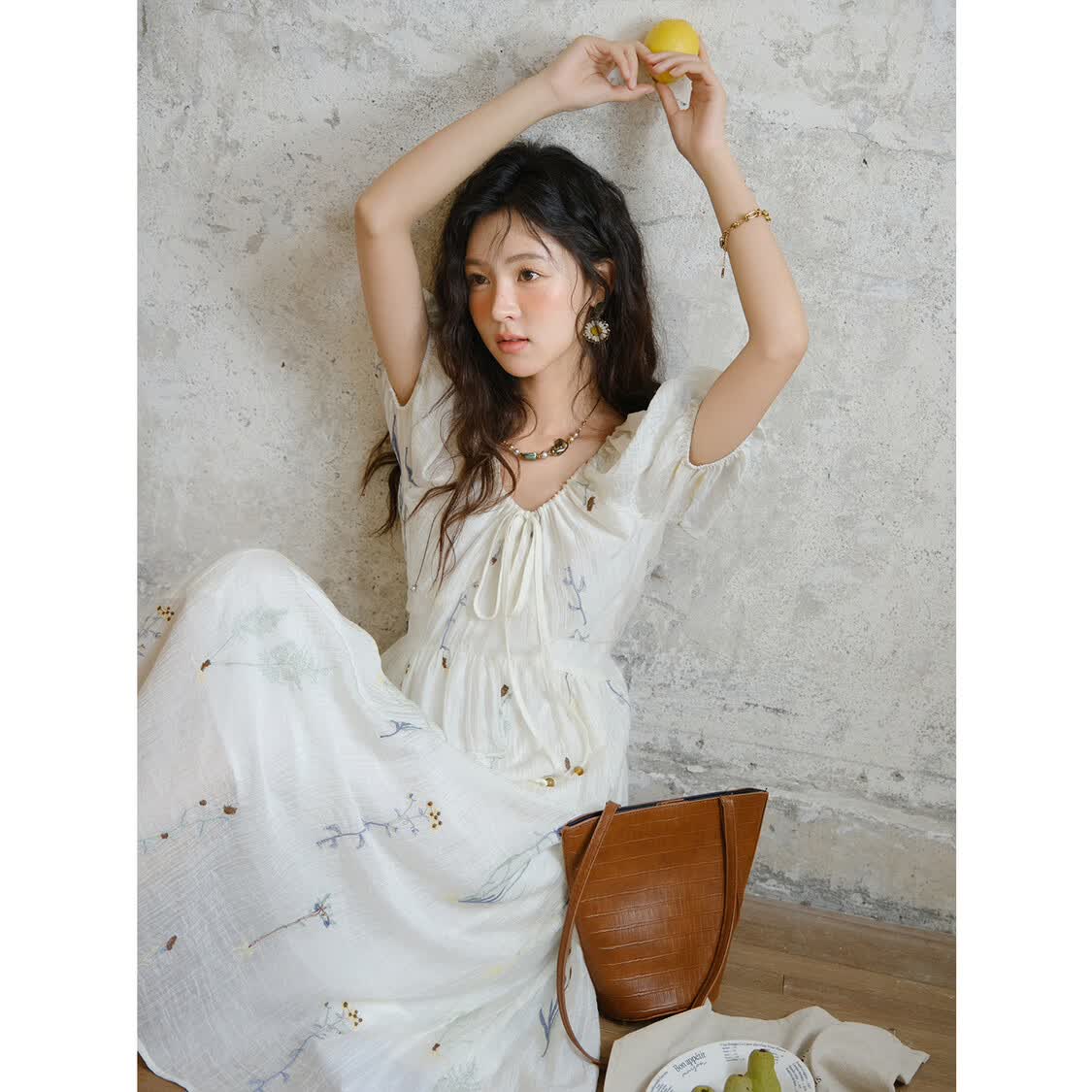 谜秀法式植物刺绣连衣裙2026夏季新款莱赛尔裙子气质系带短袖长裙女 米白色 M