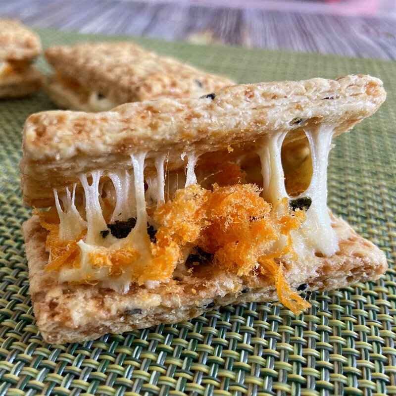 純手工牛扎酥餅干海苔肉松方塊酥咸蛋黃牛軋餅干網(wǎng)紅零食千層酥 海苔肉松夾心蛋黃味280克