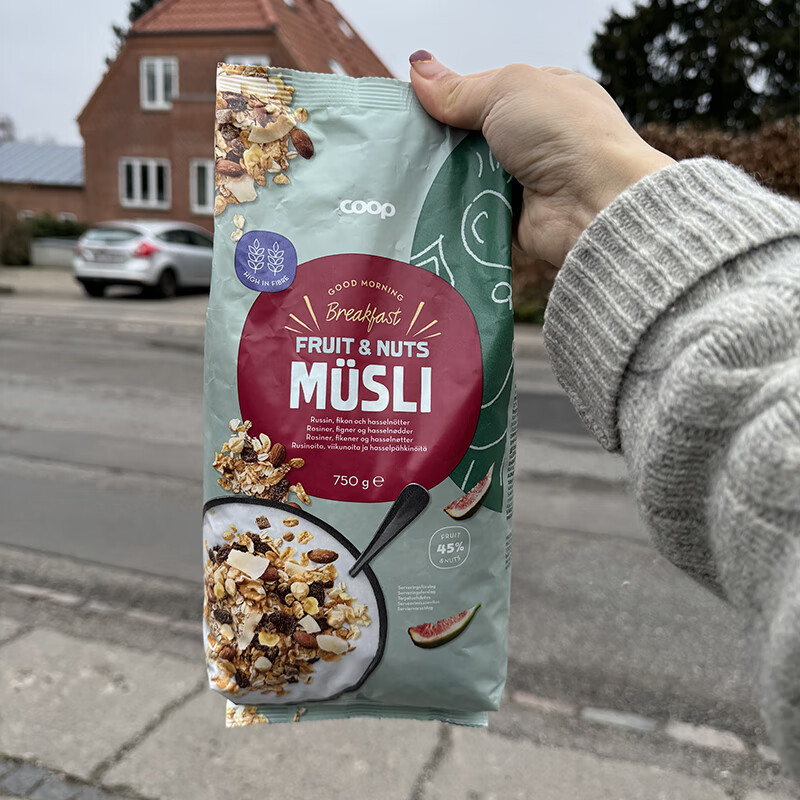 家樂(lè )氏丹麥Musli 堅果燕麥片牛奶酸奶 干吃混合即食堅果coop水果燕麥片 新包裝香蕉葡萄干25.9 袋裝750g