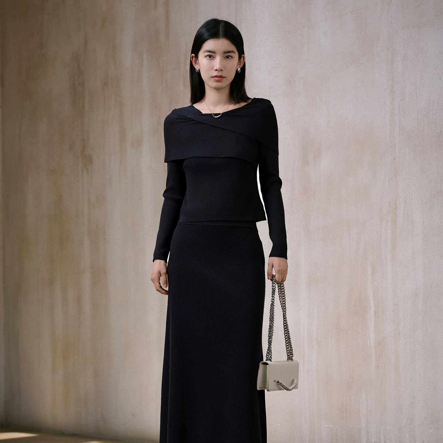 阿依莲套装女两件套2025年新款秋季流行女装休闲翻领收腰小衫包臀半身裙 陨石黑 S