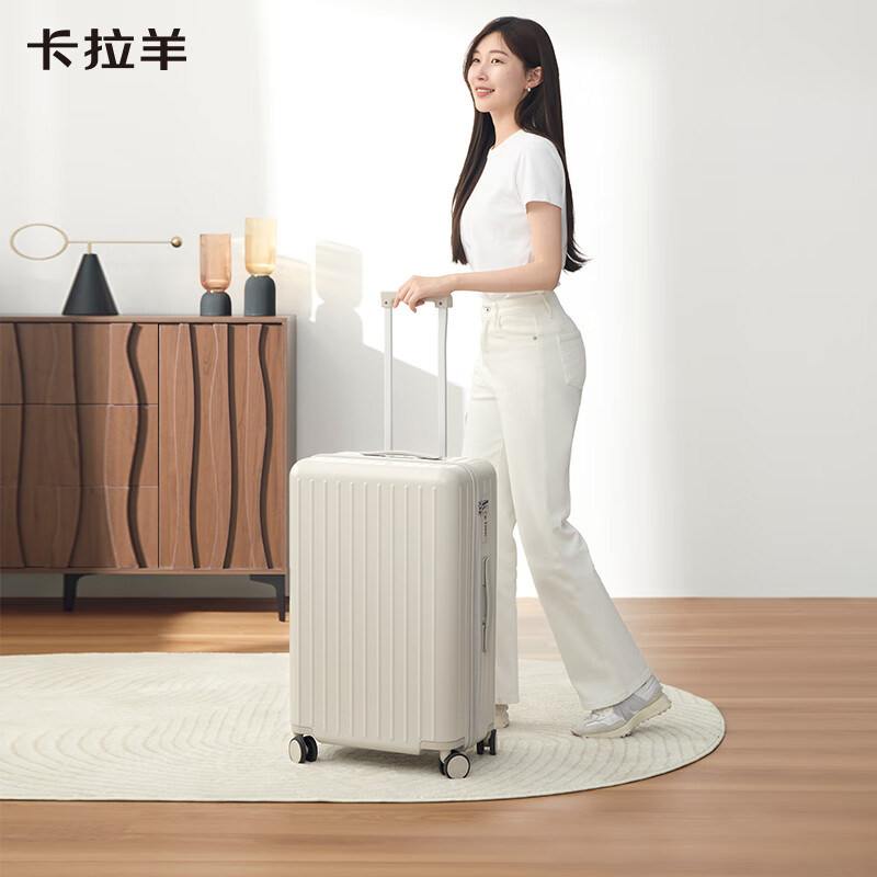 卡拉羊【蒋勤勤代言】46开小深舱行李箱男女大容量纯PC旅行箱防刮抗摔 钛金灰(静音轴承轮 推行平稳) 28英寸 约97L 全家旅行 出国留学