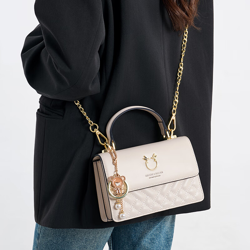 纪诗哲（GIEVSZHE）包包女包2025年新款轻奢侈女士单肩斜挎包情人节生日礼物送女友 米白色【2025新款/小熊挂件】