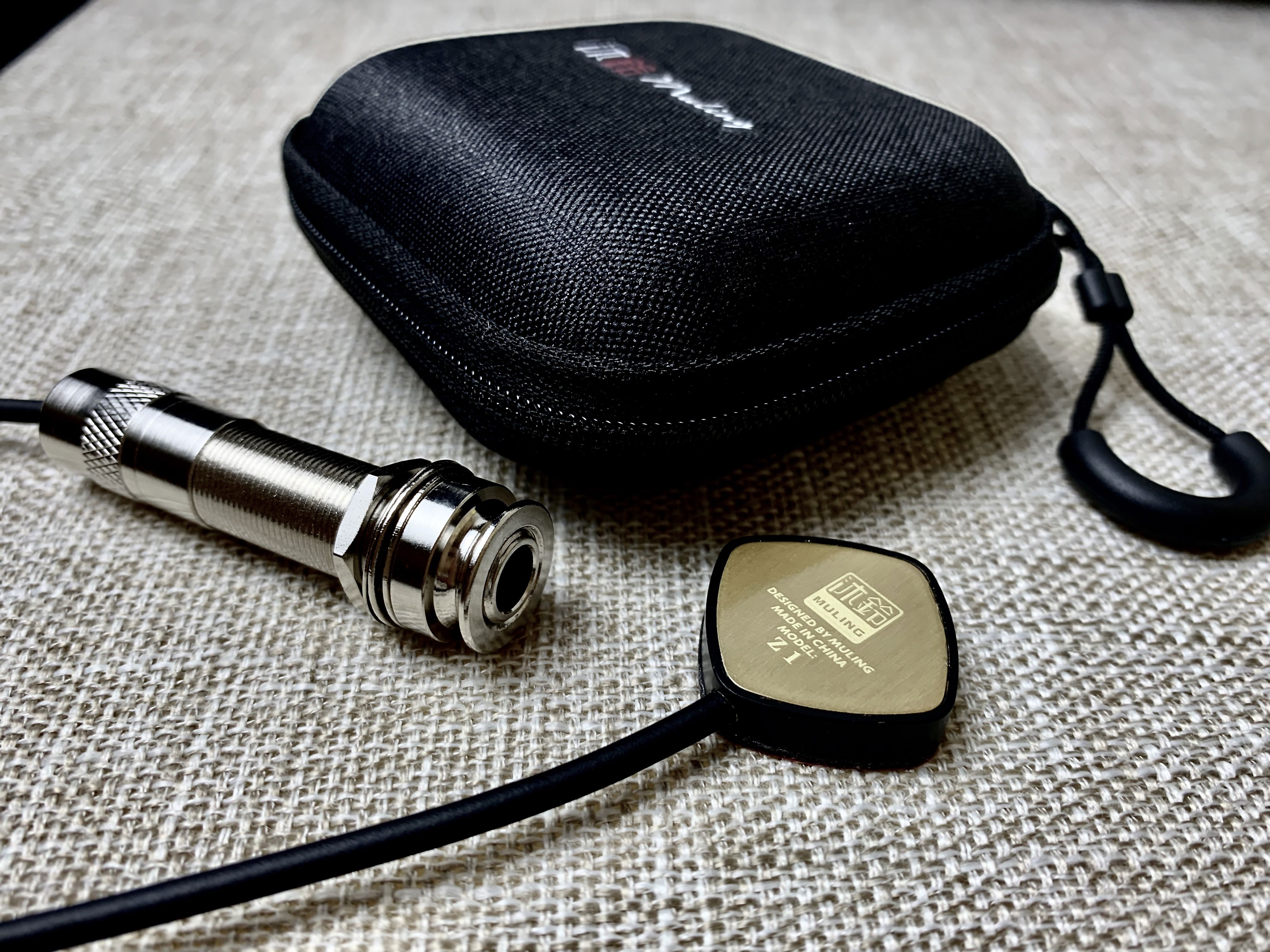 天鵝(SWAN)天鵝沐鈴Z1r手碟古箏古琴拾音器古典民謠吉他拾音器無(wú)線(xiàn)擴音器免 Z1