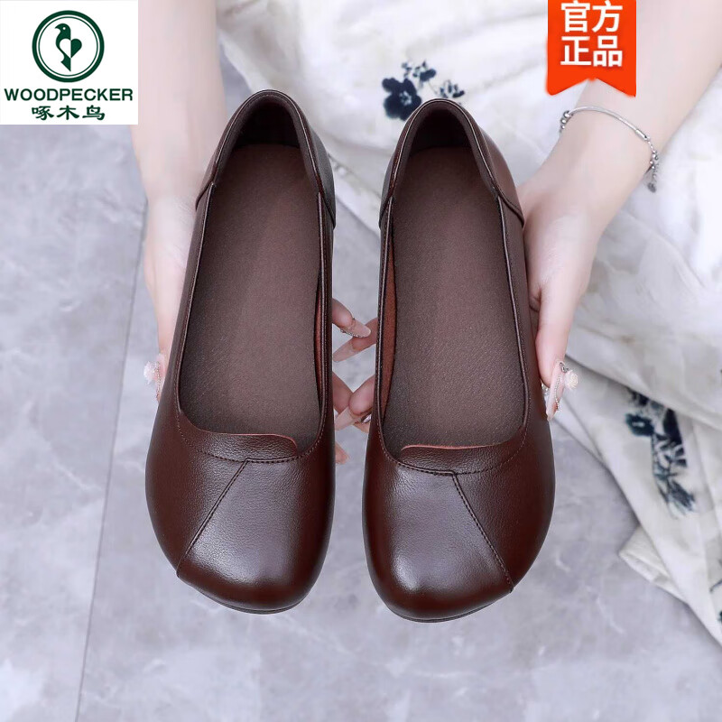 啄木鸟品牌鞋真皮妈妈鞋软底2026春夏新款平底大尺码防滑覆古中老年女单 黑色 35