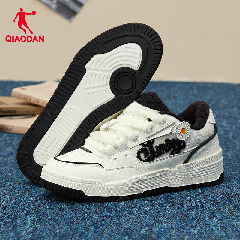 乔丹QIAODAN 女鞋板鞋新款可爱熊复古潮流休闲鞋增高运动鞋 象牙色/黑色 36