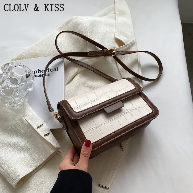 clolv kiss流行包包2024新款包包女秋冬百搭斜挎包感时尚小方包 白配棕