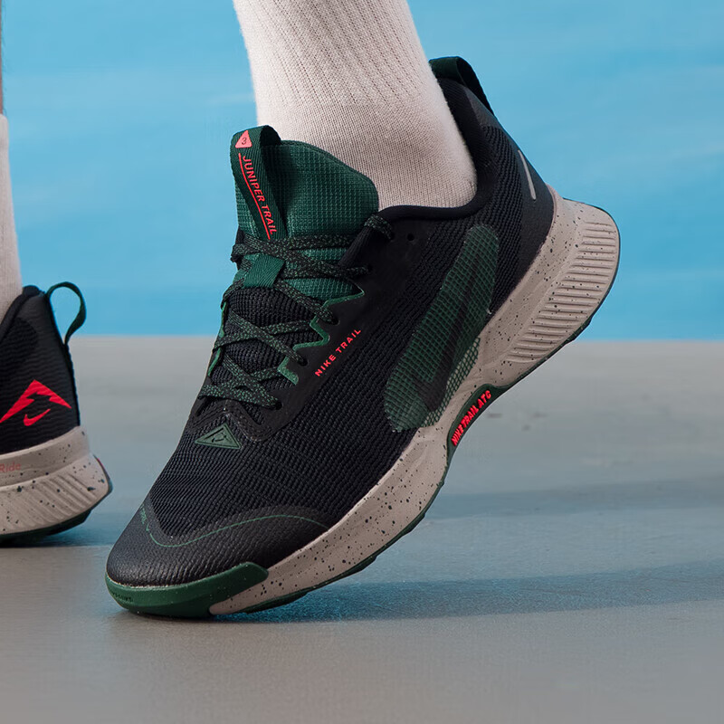 耐克（NIKE）男鞋冬季新款JUNIPER TRAIL3运动潮流舒适休闲鞋户外跑步鞋 FQ0904-006/黑/冷杉绿/亮深红 39