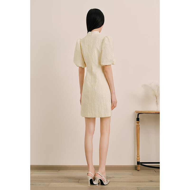 OBBLIGATO奥丽嘉朵2025夏季新款立领泡泡袖刺绣钉珠提花连衣裙 米白 M