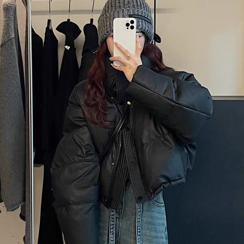 芸荨羽绒服女2026新款美拉德免洗pu服短款冬季加厚立领面包肯豆外套 黑色 S 120斤以内