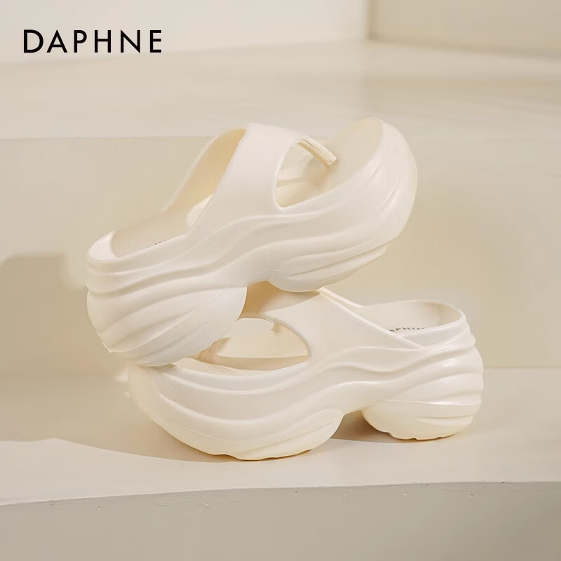 达芙妮厚底人字拖鞋女外穿夏季2025新款小个子增高防滑沙滩休闲凉拖鞋ZJ 米白色 厚底8.5cm 40-41