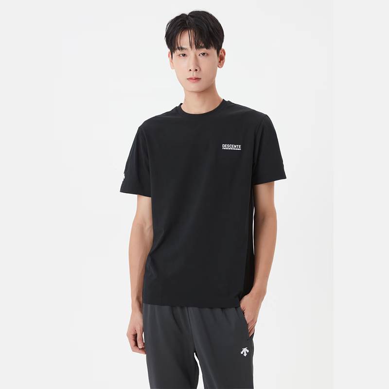 迪桑特（DESCENTE）硬派图案短袖T恤夏季吸汗透气运动上衣 黑色  M (95) 