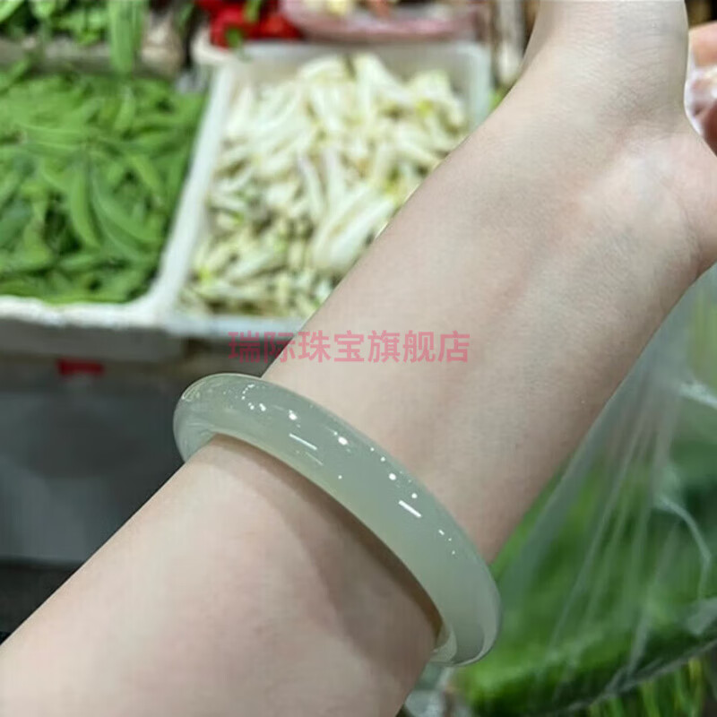 和田玉手镯十大品牌排行榜：这10款工艺精湛、典雅大方，彰显您的独特品位-图片6