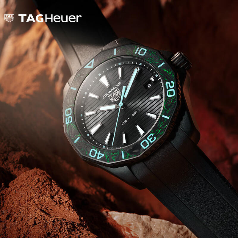 泰格豪雅TAG Heuer瑞士手表竞潜系列太阳能机芯夜光碳纤维腕表 WBP1112.FT6199