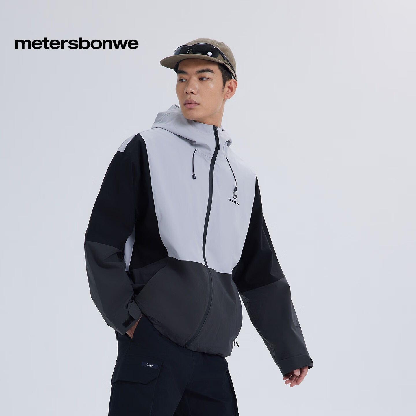 美特斯邦威拼色三防冲锋衣男女同款秋冬新款舒适百搭防风情侣外套 灰色组 L 175