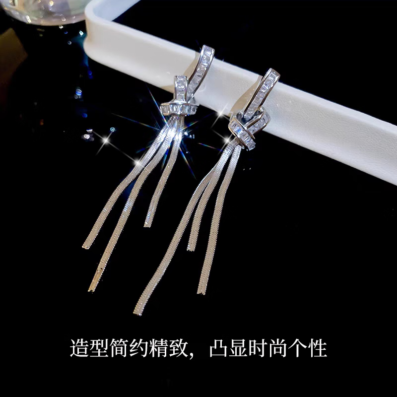 KRISTEN JUDI长款流苏耳环女银针轻奢高级感耳饰气质新款耳钉圆脸显瘦耳坠礼物 送女友老婆闺蜜实用生日礼盒 白金色纪念日礼盒包装