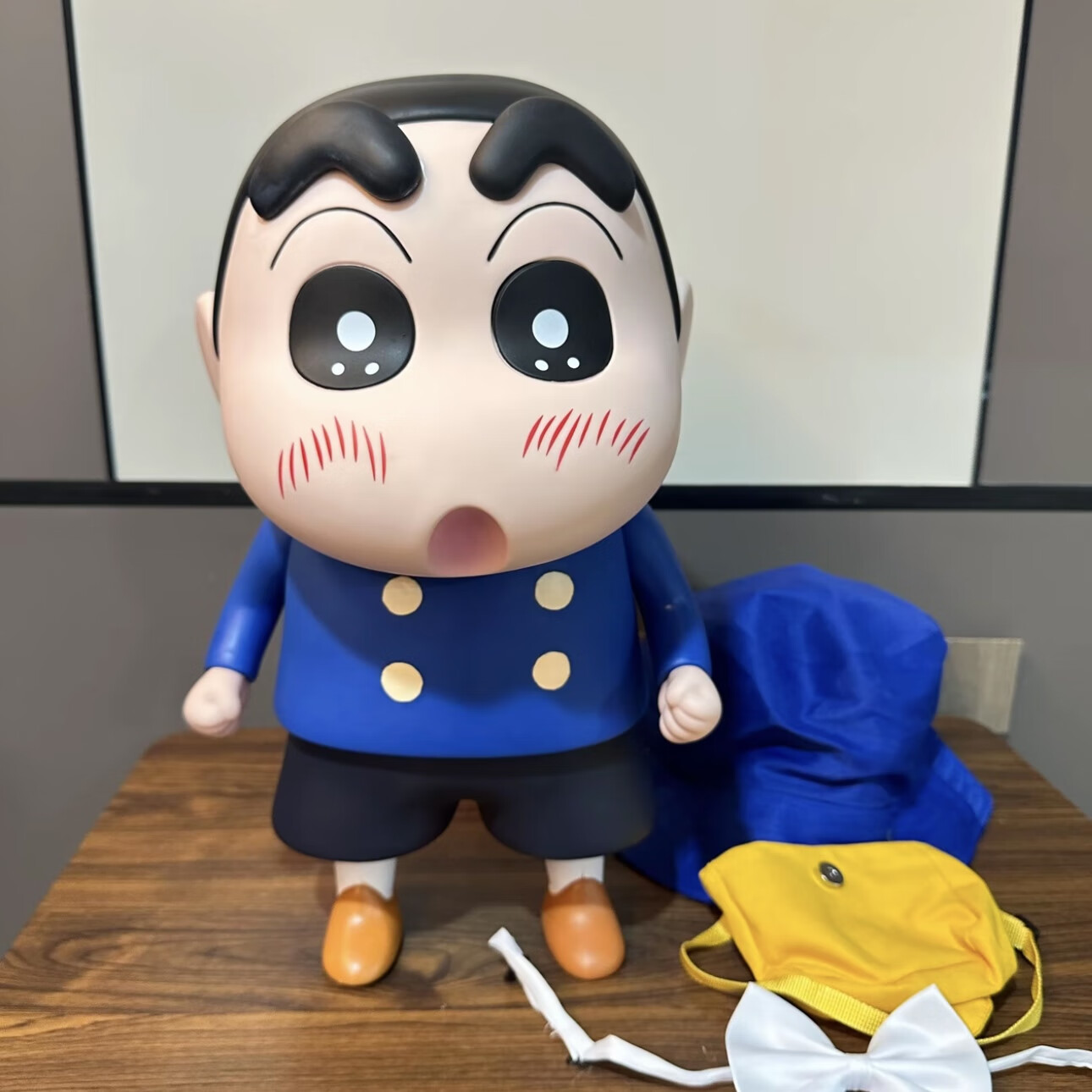 蜡笔小新正品潮玩具手办公仔头转动桌面摆件动漫周边男女生日礼物 蓝色小新40CM【赠帽子领带挎包】