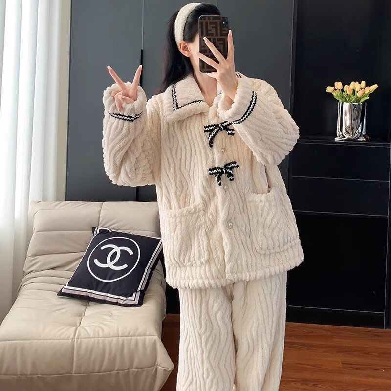 宝娜斯（BONAS）可爱花边睡衣宽松甜美法兰绒印花蝴蝶结加厚居家服可外穿套装 小香风套装-白色 均码 （适合80-140）
