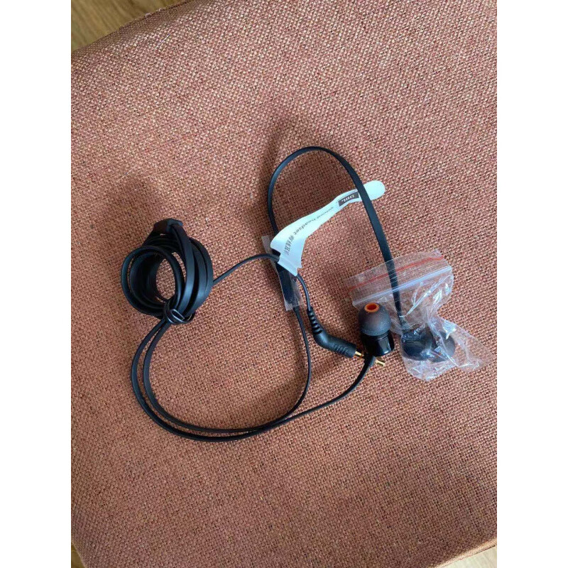 jblt110入耳式线控带麦重低音立体声游戏插线耳机c100si/c200si 黑色t