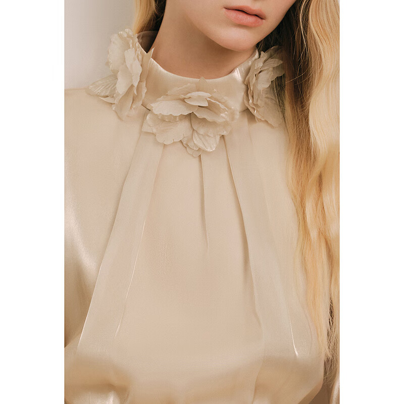 OBBLIGATO奥丽嘉朵春季立体花朵流光纱上衣 浅金 S