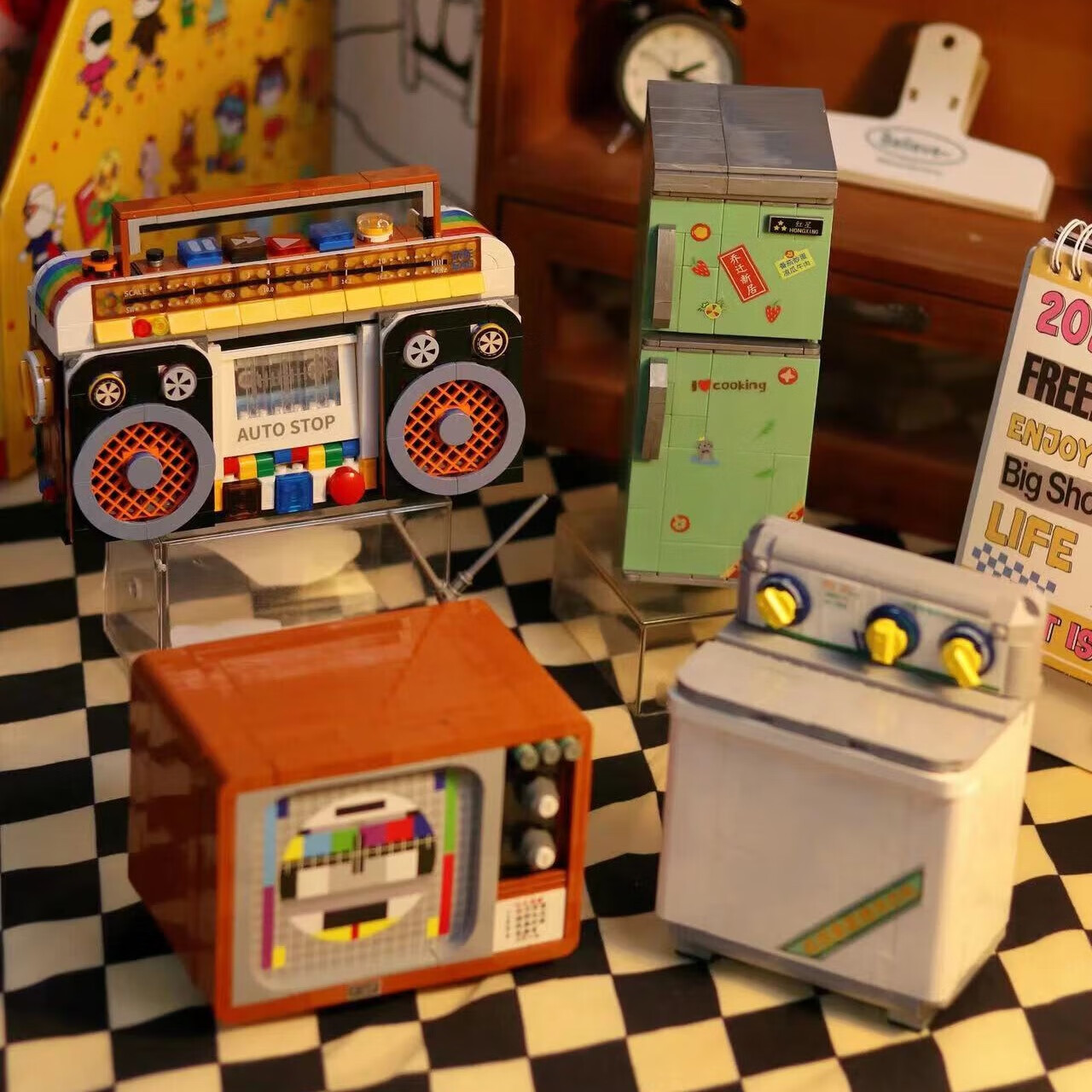 哲高积木拼装复古怀旧电视冰箱收音机复古家电摆件创意礼物儿童男女生 复古收音机（带2人仔）-554PCS