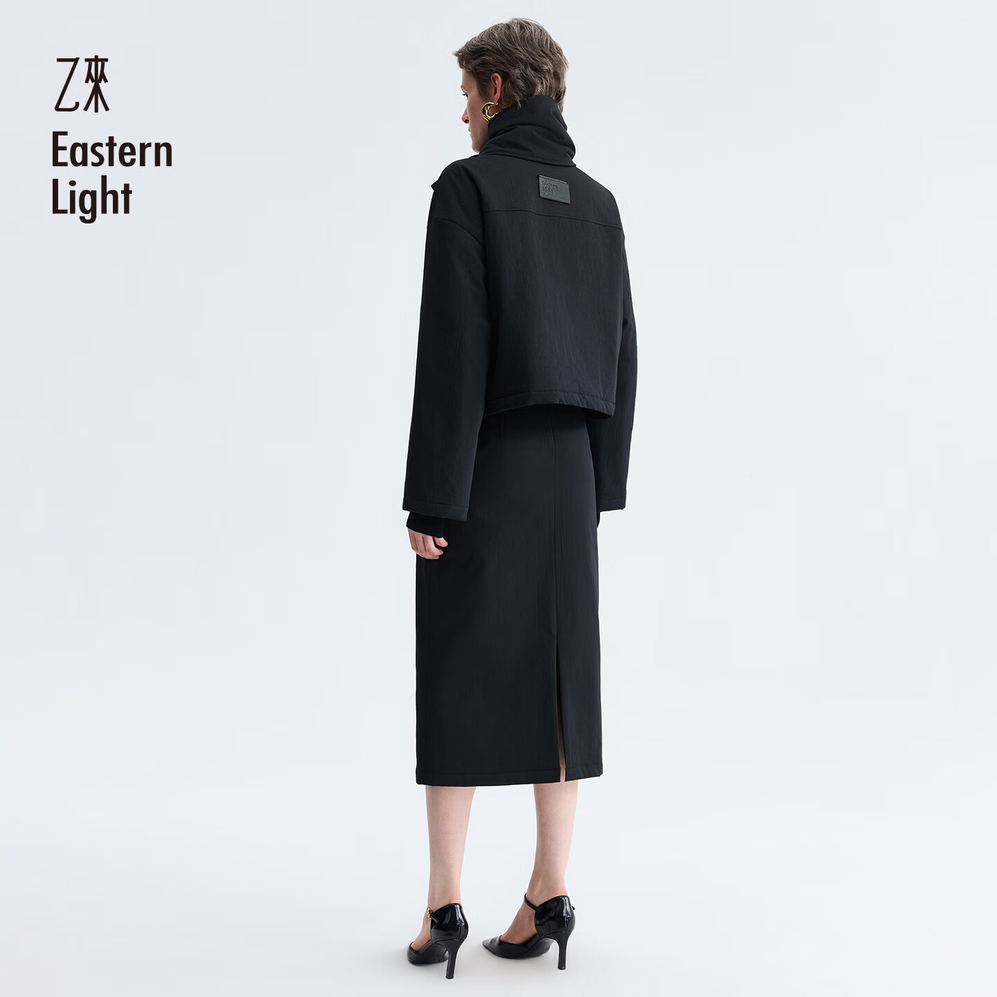 乙来围巾领短款箱型棉衣服外套女装上衣百搭新款秋冬季外套 幽雅黑-半身裙 M