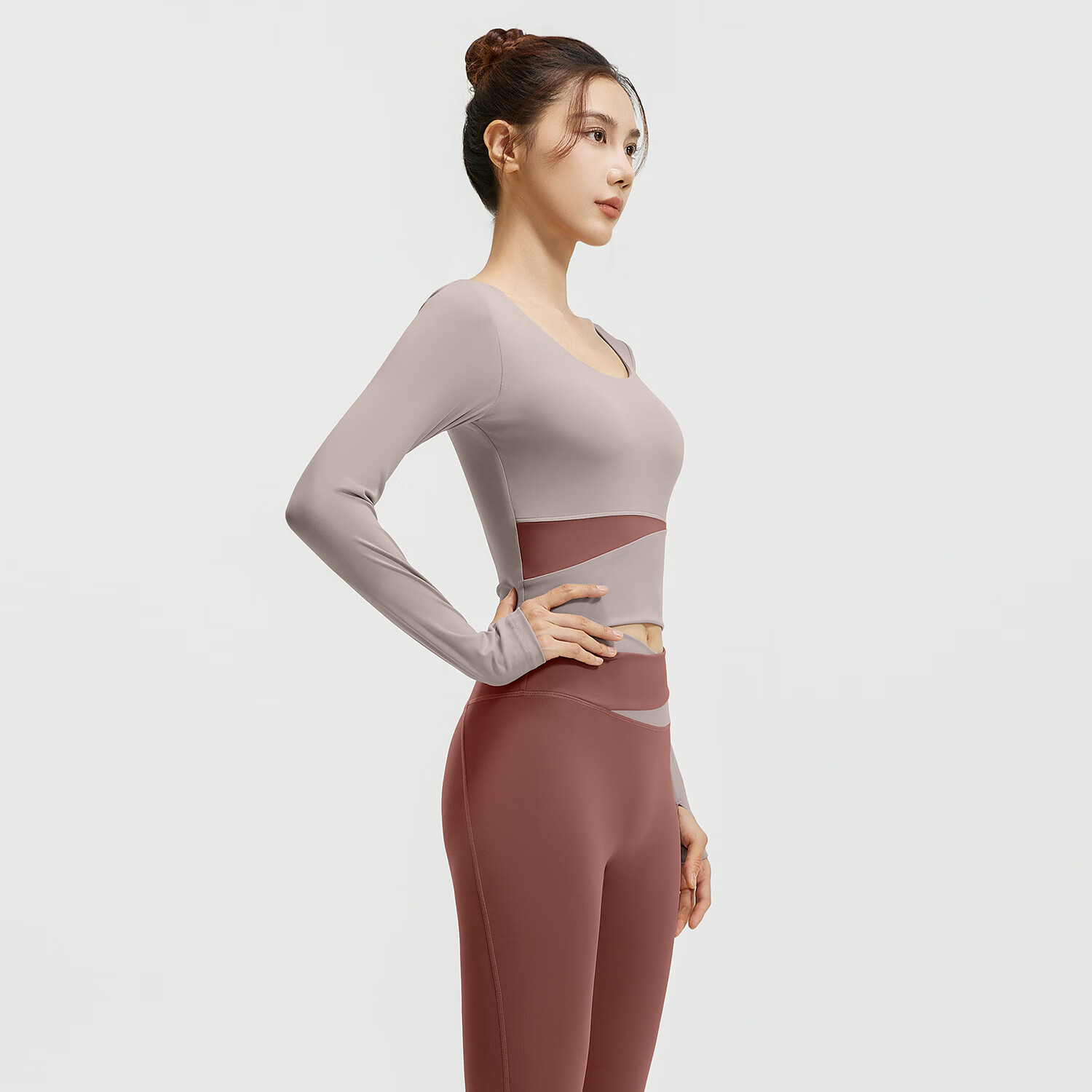 VICTORIATOURIST运动套装女裸感紧身显瘦运动跑步健身撞色套装瑜伽上衣 奶肤紫长袖+浆果紫长裤 XL【建议115-130斤】