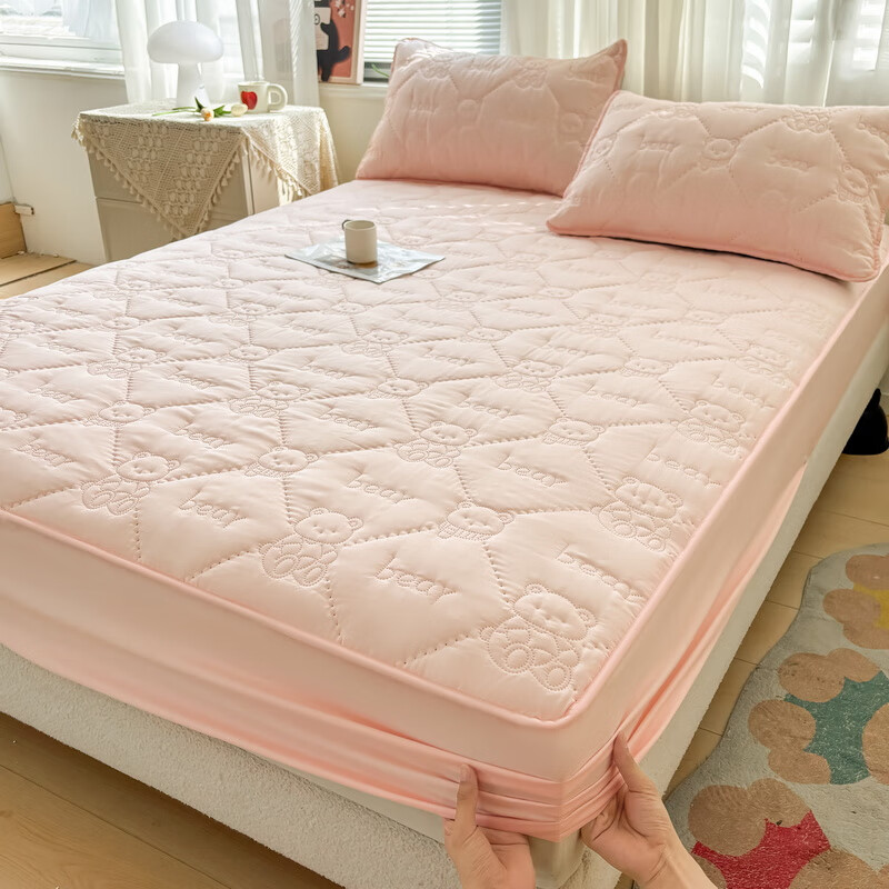 雅鹿加厚夹棉床笠防尘绗缝床罩三件套隔脏床盖床垫保护套床上用品 小熊夹棉床笠-奶油粉【蓬松柔软 四季通用】 180*200cm单床笠+枕套一对