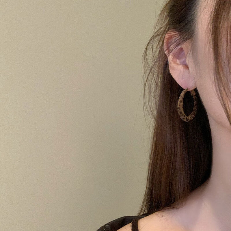 �������������¸��ű���˿�޶�ȦŮ���ʶ��ظ���ʱ�г���ͨ�ڰٴ� 3cm���� 39Ԫ