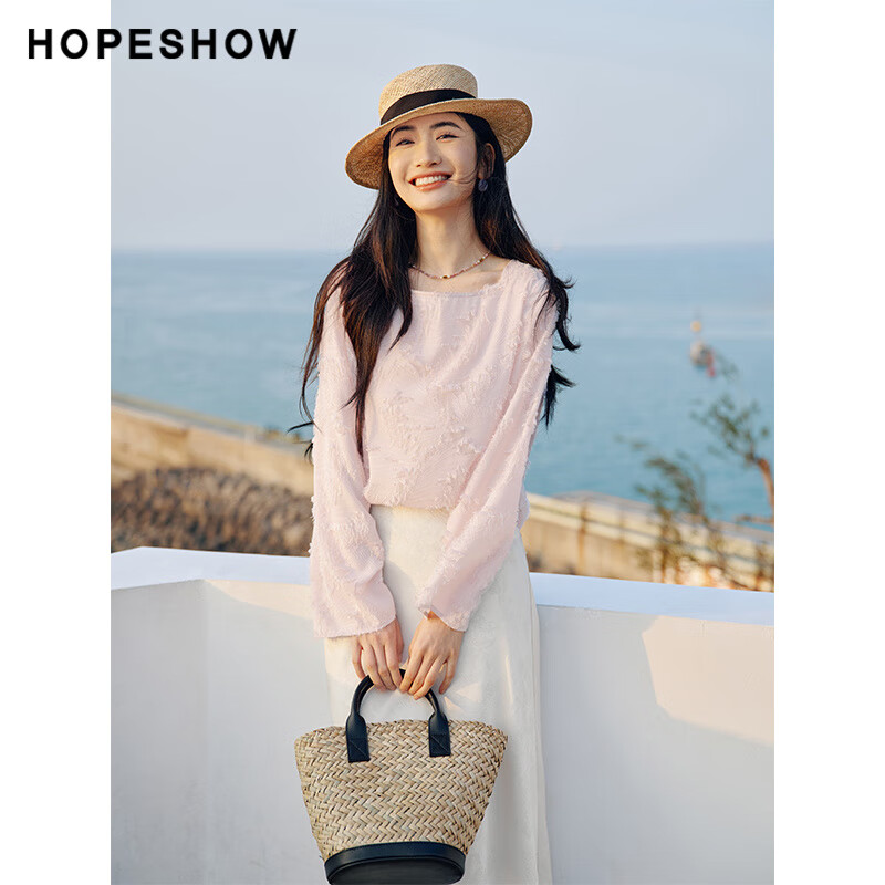 红袖（hopeshow）甜美粉色雪纺衫2025春季新款女装羽毛剪花流苏宽肩一字领上衣七夕 111灰粉 S
