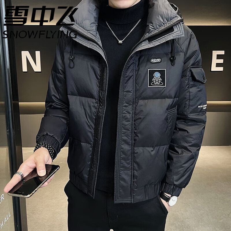 雪中飞羽绒服男短款冬季2025年新款潮牌加厚白鸭绒男士冬装连帽保暖外套 黑色 L (建议125135斤)
