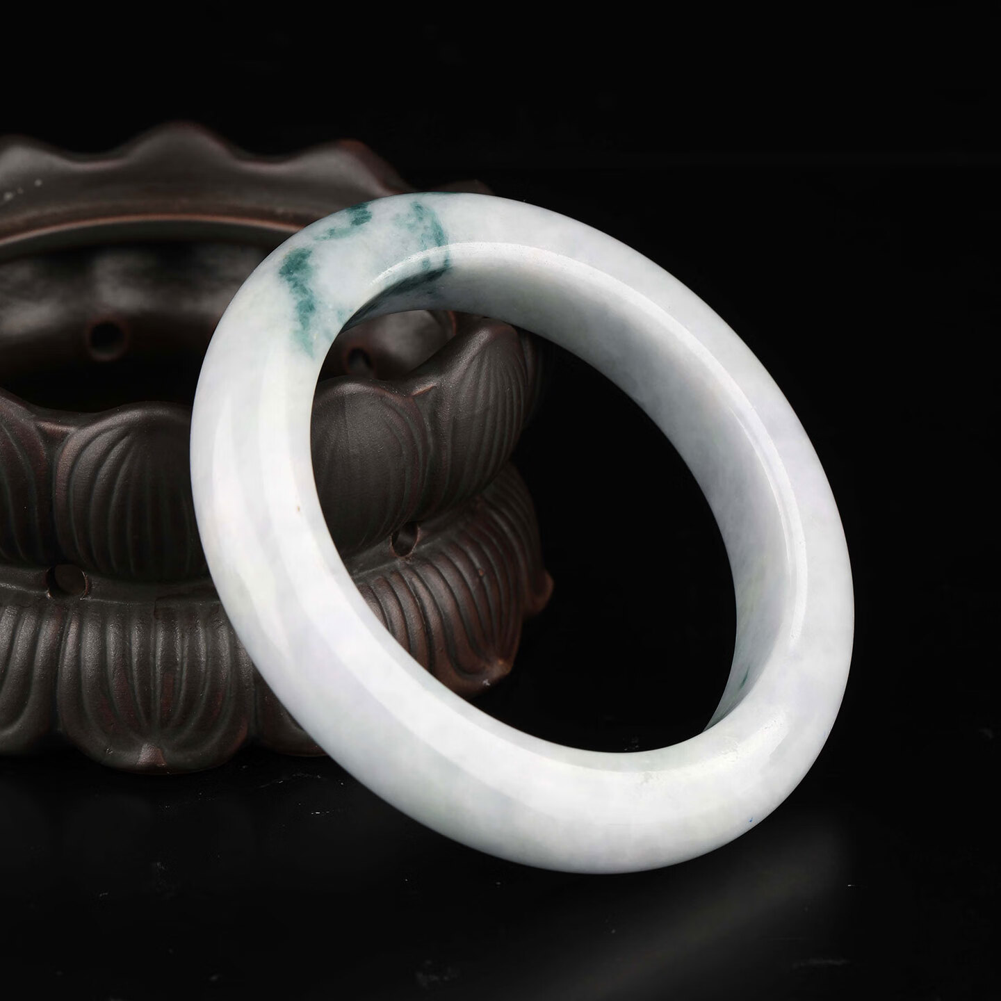 翡翠手镯冰糯种平安镯白底飘绿花正