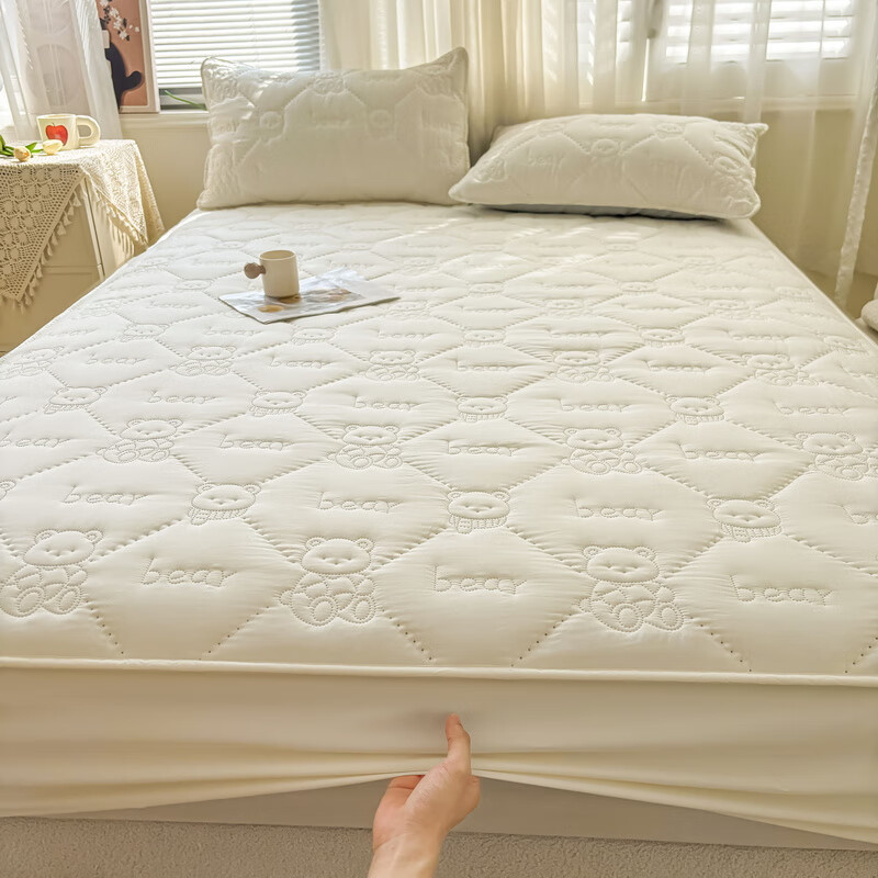 雅鹿加厚夹棉床笠防尘绗缝床罩三件套隔脏床盖床垫保护套床上用品 小熊夹棉床笠-奶昔白【蓬松柔软 四季通用】 150*200cm单床笠