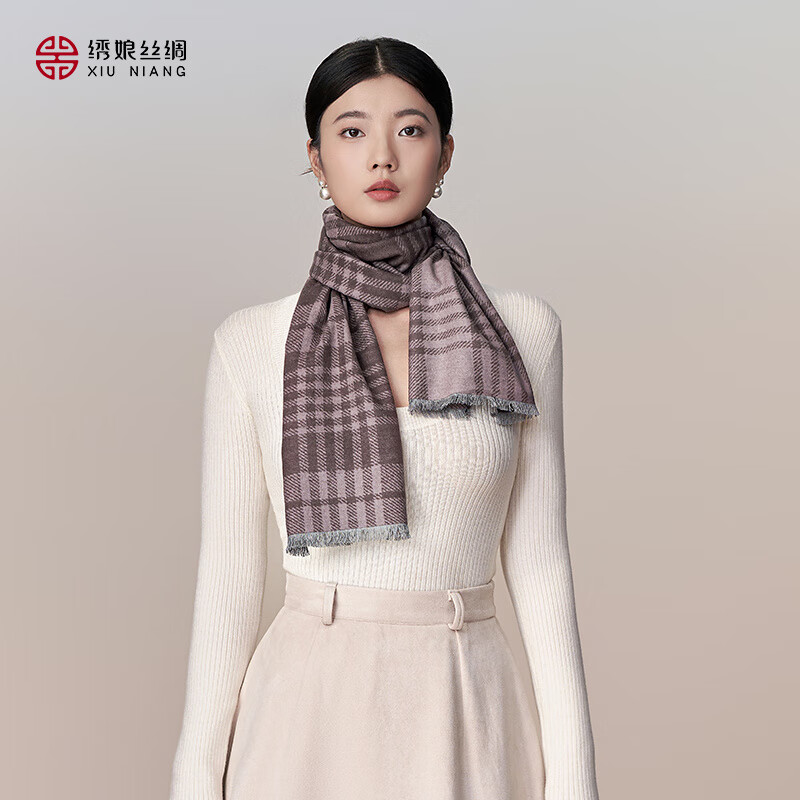 繡娘絲綢秋冬新款真絲絲巾真絲絨圍巾桑蠶絲女士披肩冬季加厚保暖圍脖 時(shí)尚格調(diào)-灰色1