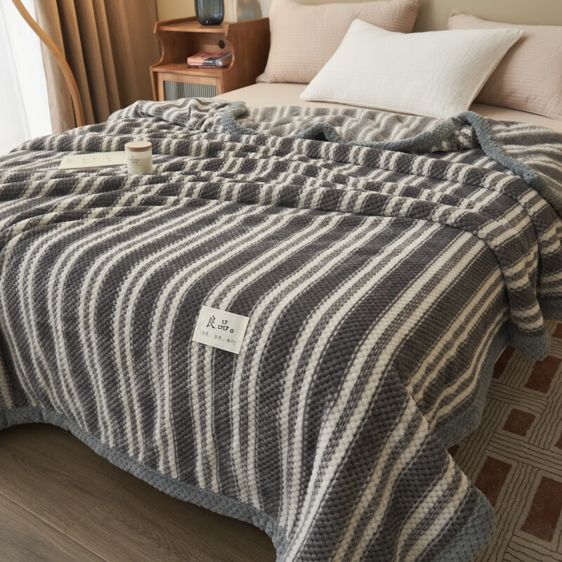 九洲鹿法蘭絨絨毛毯被子午休蓋毯冬季加厚午睡沙發(fā)毯辦公室毯子 條紋灰 【單毛毯】150*200cm