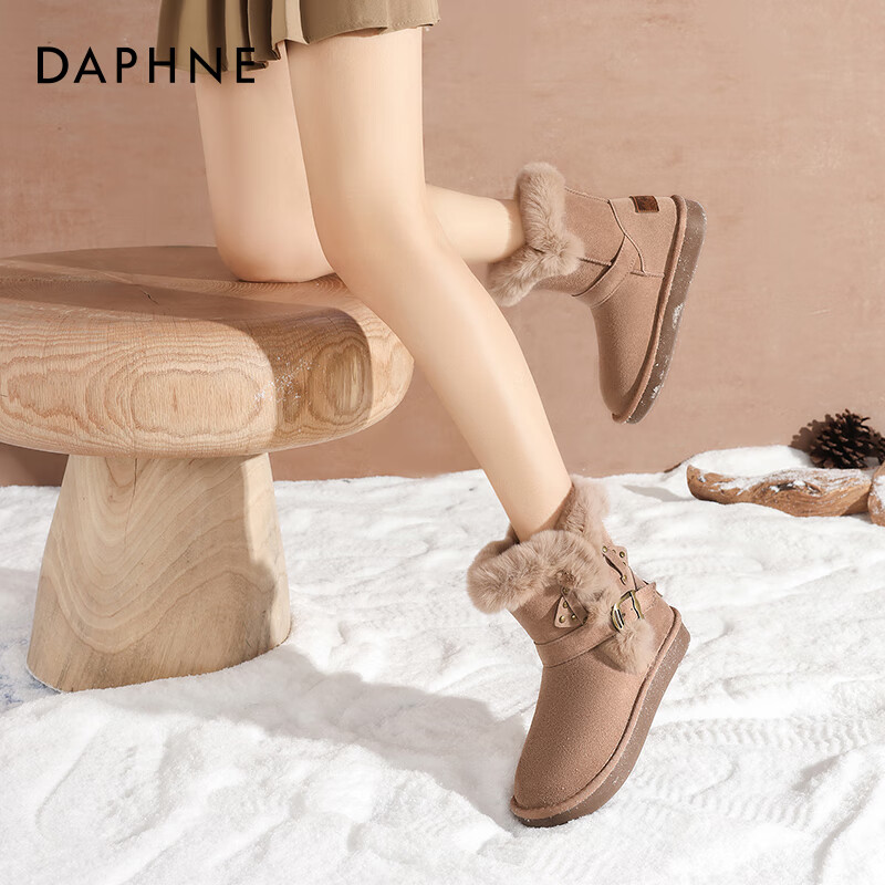 达芙妮雪地靴女2025冬季新款加绒加厚简约保暖厚底棉鞋女百搭时尚毛绒靴 奶茶色【毛绒绒双扣】 38