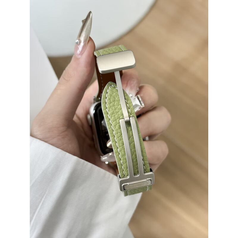 格汇品牌原装适用苹果S11手表表带iwatchs10真皮表带Applewatch9/8/7/Ultra3/Se轻奢女款时尚ins风腕带 【白色】平纹折叠|磁吸扣便捷佩戴 适用42mm表盘【新品10/11代iwatch】