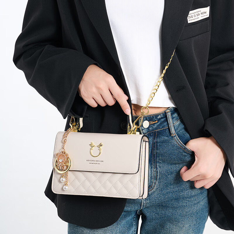 纪诗哲（GIEVSZHE）包包女包2025年新款轻奢侈女士单肩斜挎包情人节生日礼物送女友 米白色【2025新款/小熊挂件】