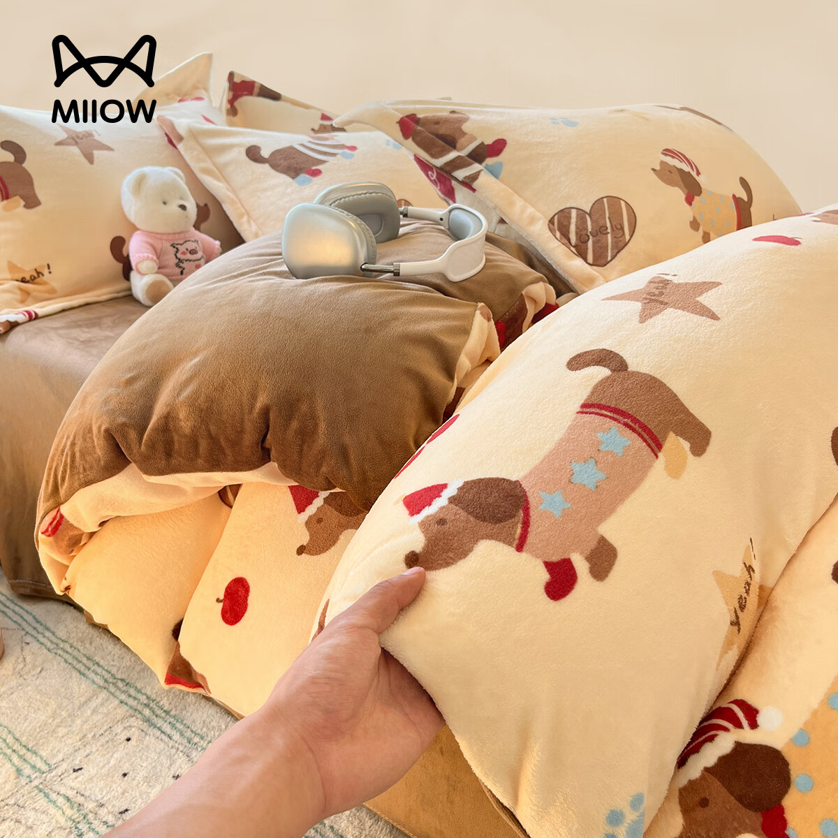猫人（MiiOW）卡通加厚牛奶绒床上四件套新款珊瑚绒床单被套三件套宿舍床上用品 开心腊肠狗【高克重牛奶绒】 1.8m 床笠款 四件套-200*230cm被套