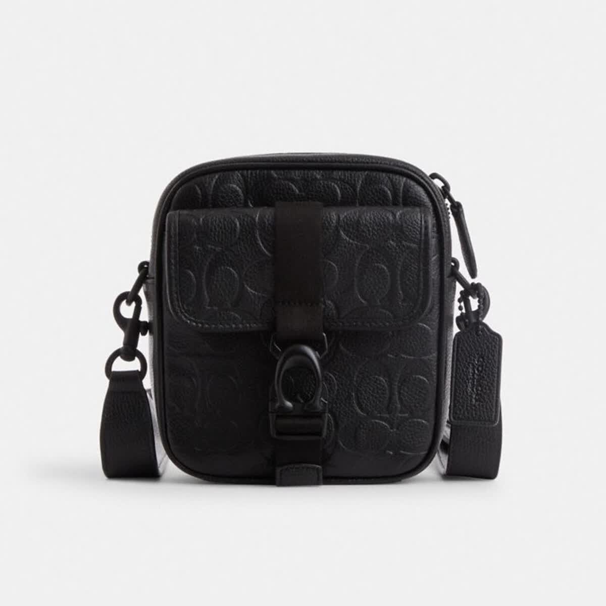 蔻驰经典标志皮革beck斜挎包cp267 黑色 15cm