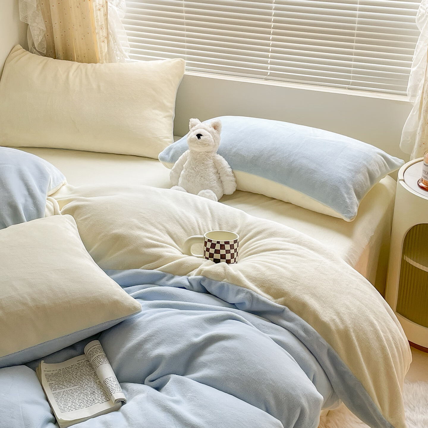 雅鹿纯色秋冬季牛奶绒保暖四件套珊瑚绒床上绒加厚法兰绒被套三件套 浅蓝+奶黄【高克重牛奶绒 厚实保暖】 1.8m四件套 床单款 (被套200*230cm)