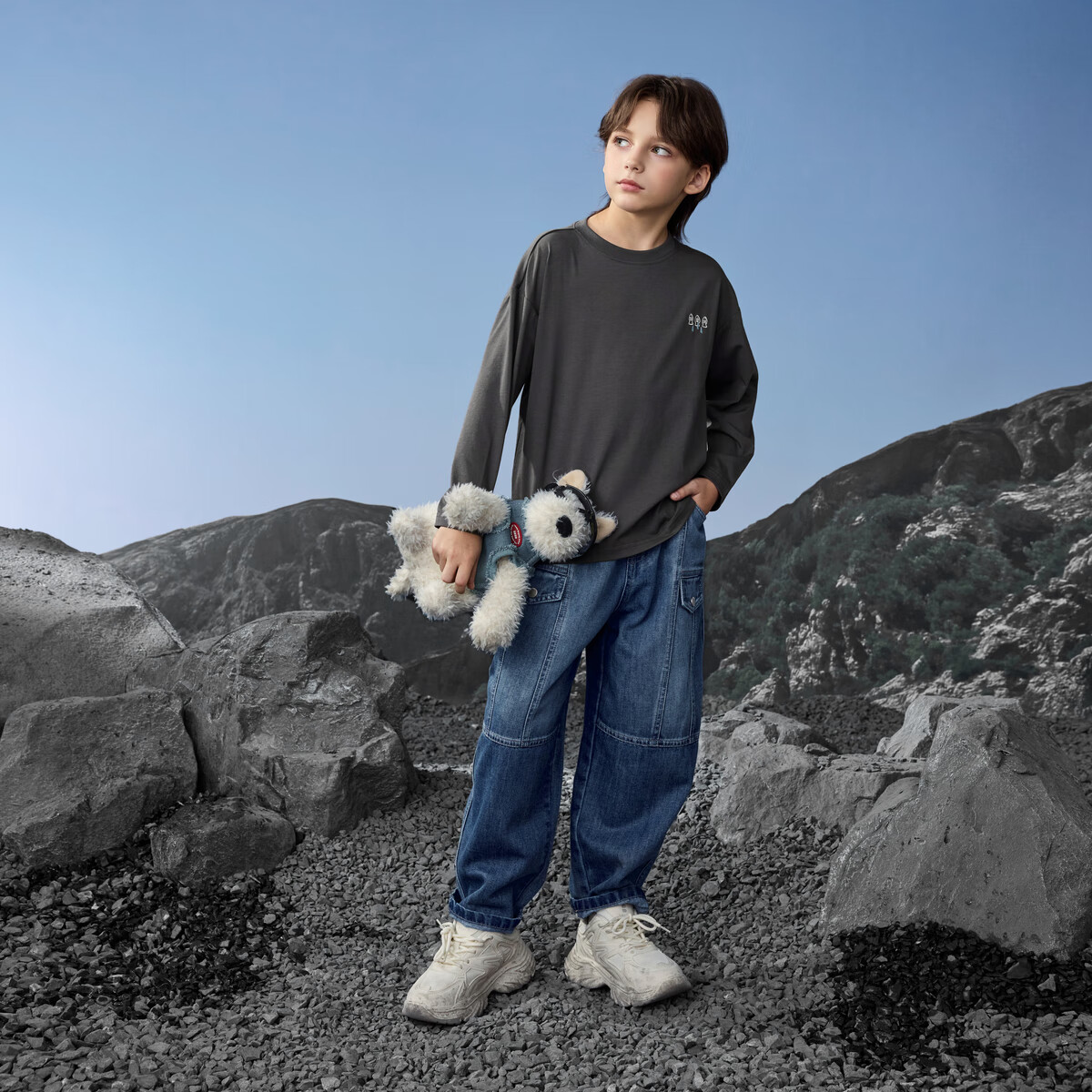 马骑顿（MQD）男童25秋新款街潮学院风卡通打底衫亲肤柔软宽松落肩长袖T恤 碳黑 140