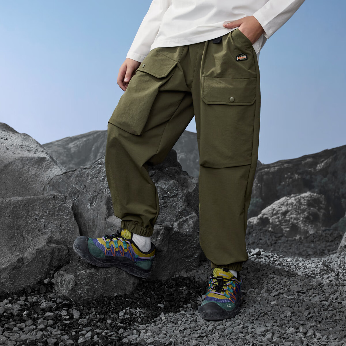 马骑顿（MQD）男童25秋新款户外露营登山工装裤宽松束脚裤休闲裤 军绿 150