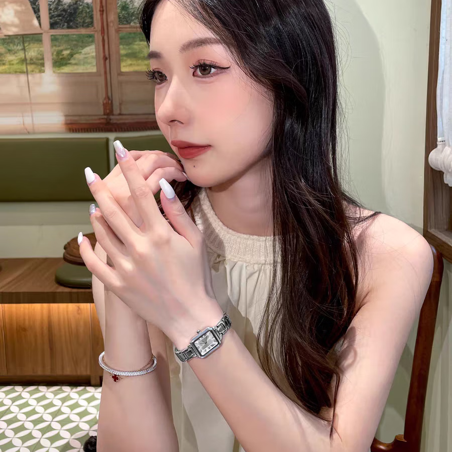 方糖手表女2026新款轻奢小众高级感机械风格名牌正品石英女表礼物 银色
